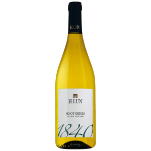 Studio image of Pinot Grigio wine bottle shot u2013 Italian white wine u2013 buy Pinot Grigio wine online in the UK u2013 buy Italian wine online