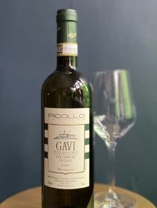 Studio image of Piemonte wine bottle shot u2013 Italian white wine u2013 buy Piemonte wine online in the UK u2013 premium Italian wine selection online