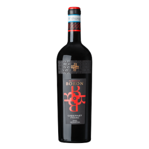 Studio image of Veneto wine bottle shot u2013 Italian wine u2013 buy Veneto wine online in the UK u2013 order Italian wine with UK delivery