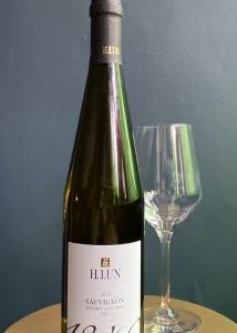 Studio image of 1840 Sauvignon DOC 2018 u2013 H. Lun Sudtirol Alto Adige u2013 Premium Italian White Wine (75cl) bottle shot u2013 Italian white wine u2013 buy 1840 u2026