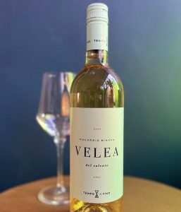 Studio image of Malvasia wine bottle shot u2013 Italian white wine u2013 buy Malvasia wine online in the UK u2013 premium Italian wine selection online