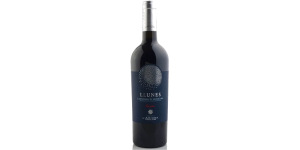 Studio image of Llunes Cannonau di Sardegna Riserva DOC u2013 Premium Sardinian Red Wine (75cl) bottle shot u2013 Italian red wine u2013 buy Llunes Cannonau di Saru2026